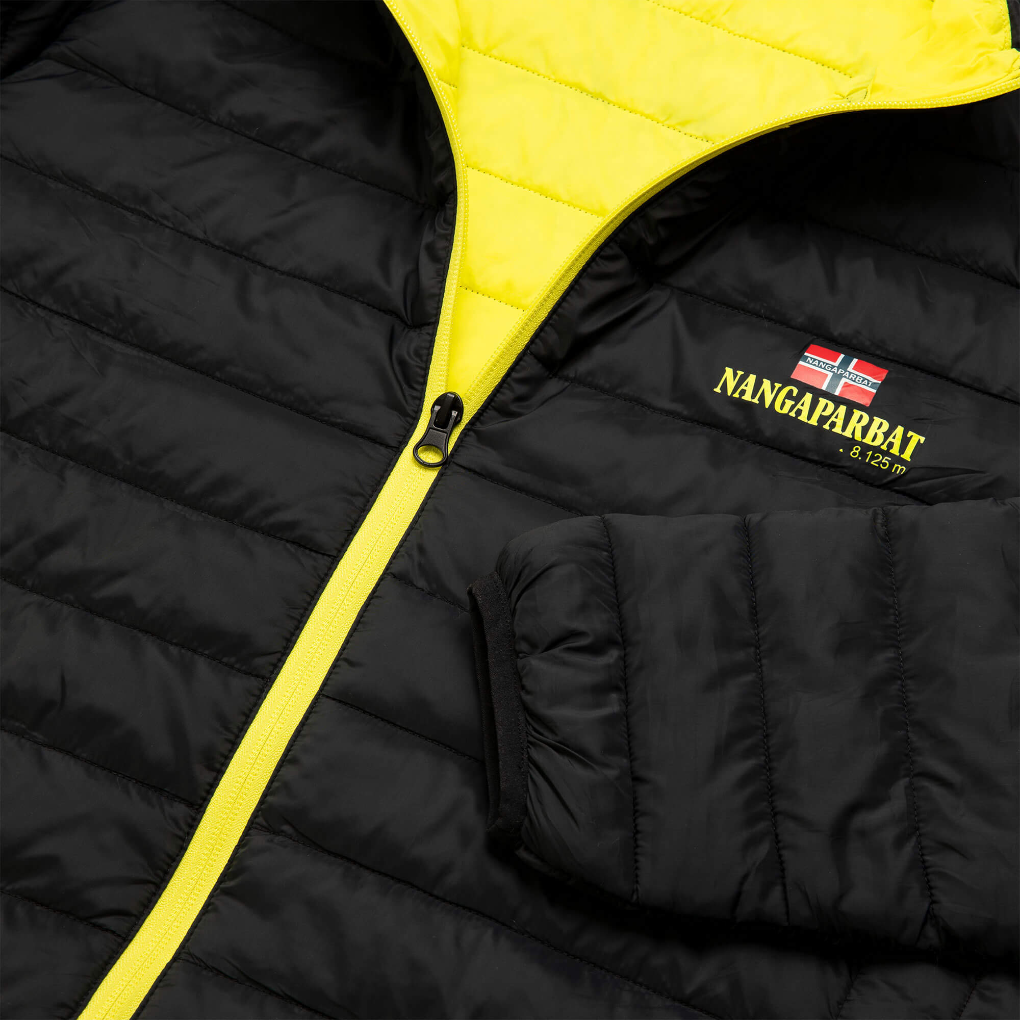 Detailansicht der ultraleichten Herren Jacke "Nangaparbat", in der Farbe Gelb