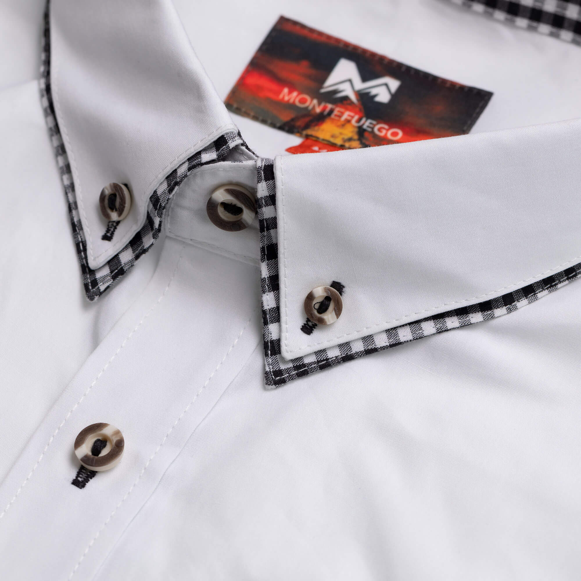 Detailansicht des Herren Hemd "Jakob", mit langem Arm, in der Farbe Weiß, mit Doppelkragen in Schwarz-Weiß Kariert