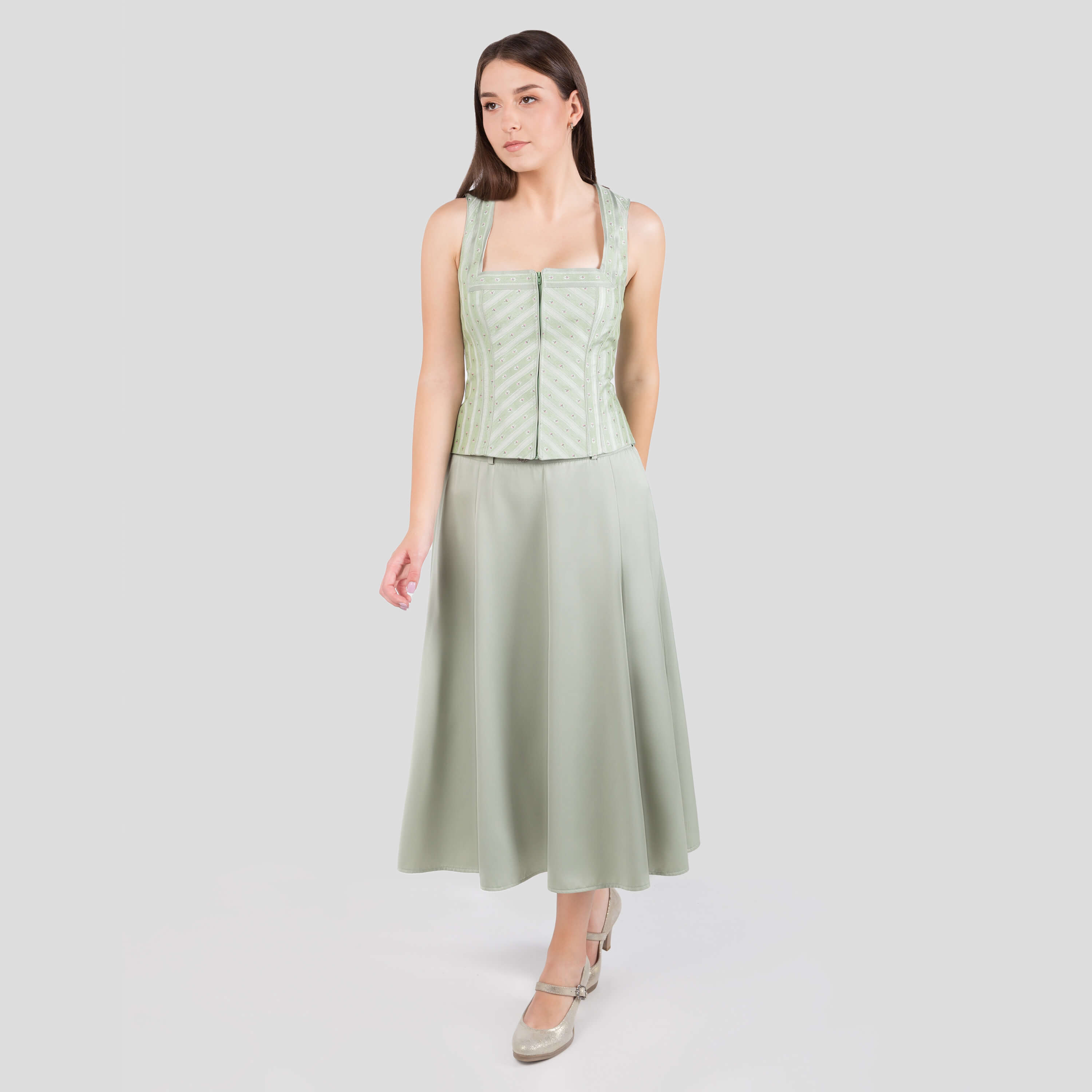Vorderansicht des Damen Mieders "Kyra" in der Farbe Hellgrün, von einem Model getragen