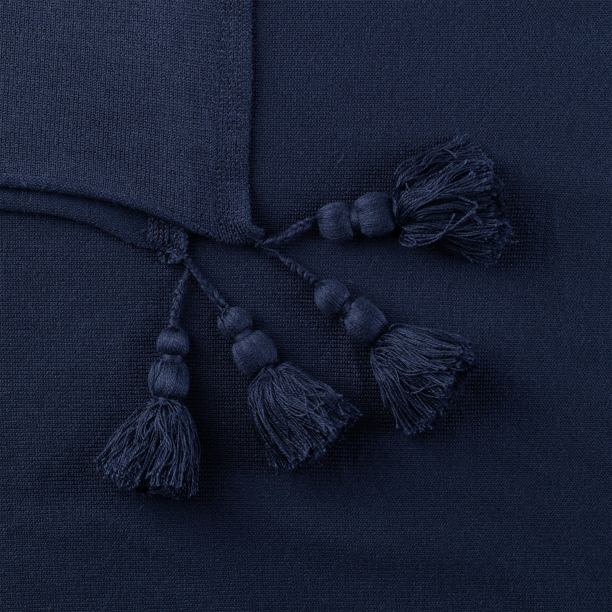 Detailansicht des Damen Poncho in der Farbe Navy