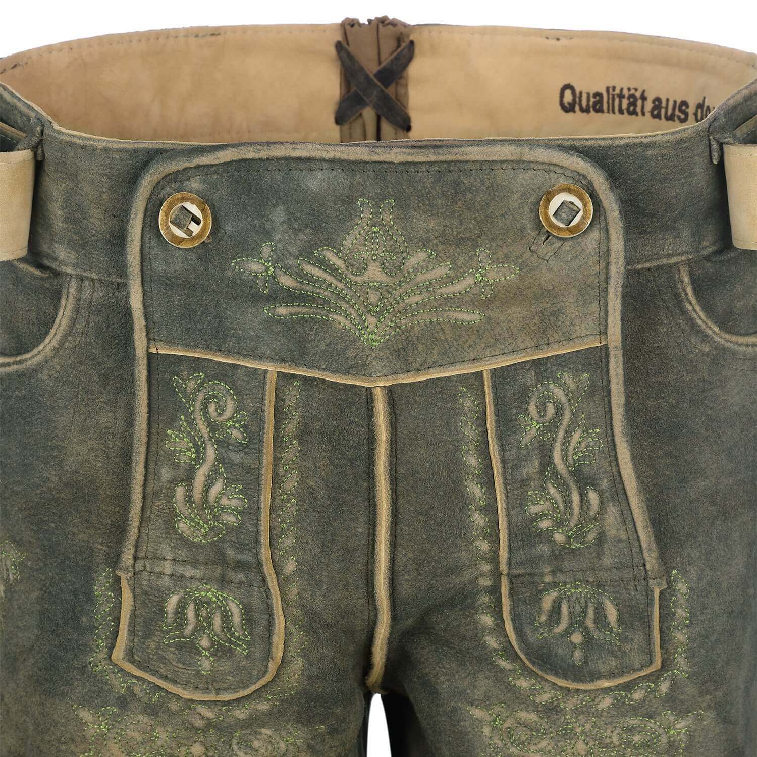 Herren Lederhose "Ludwig" in der Farbe Gruen, Ansicht von Vorne, Latz im Detail