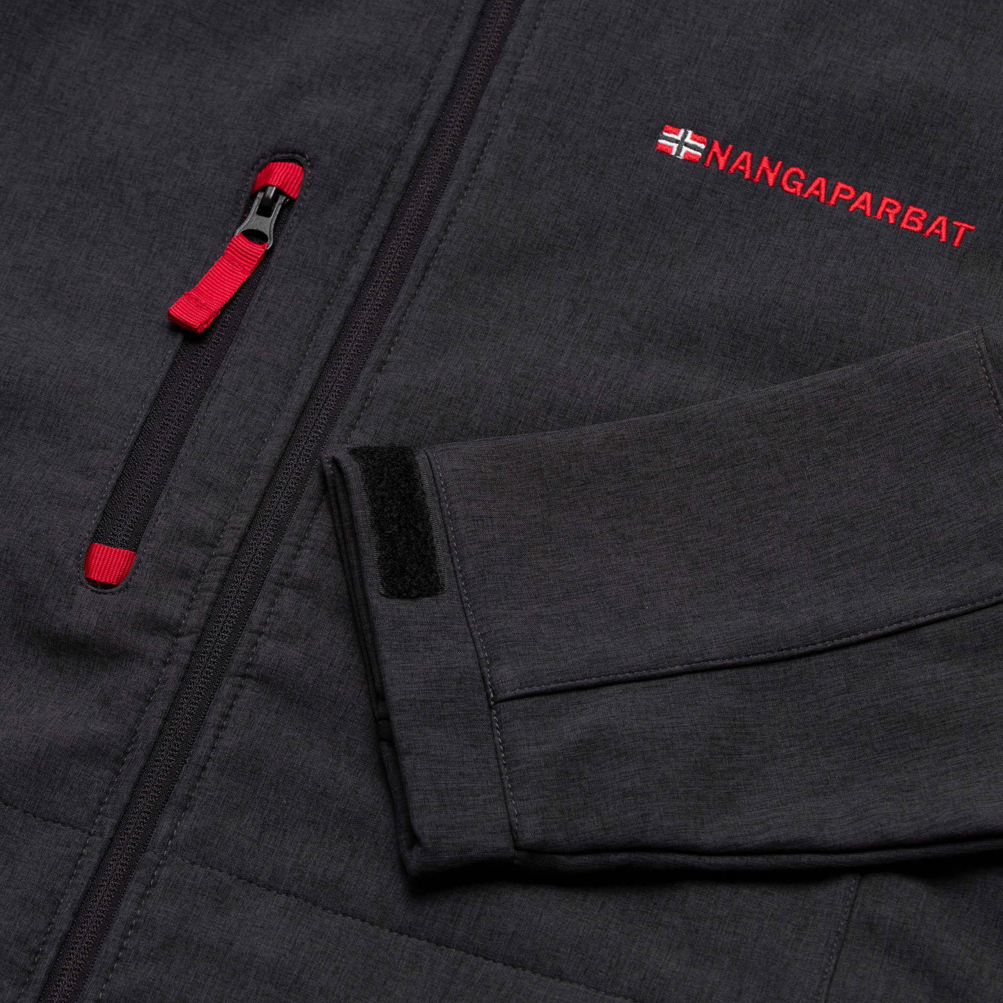 Detailansicht der Softshelljacke "Österreich", in der Farbe Anthrazit