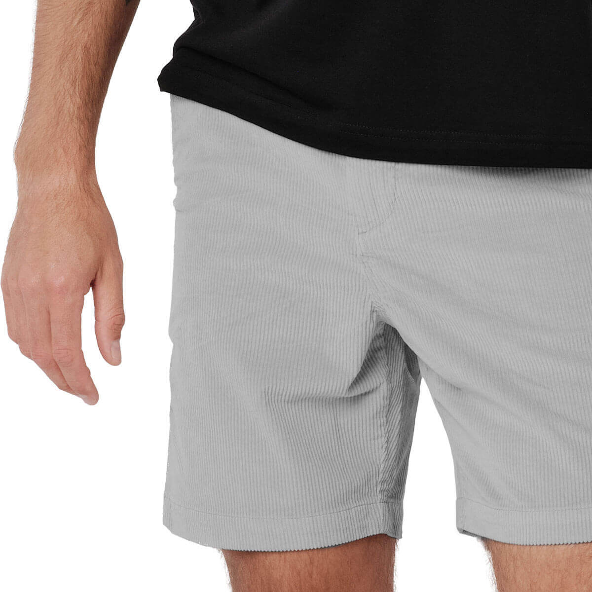 von Model getragen, Ansicht vorne im DetailHerren Cord Shorts "Sommer" in der Farbe Hellgrau