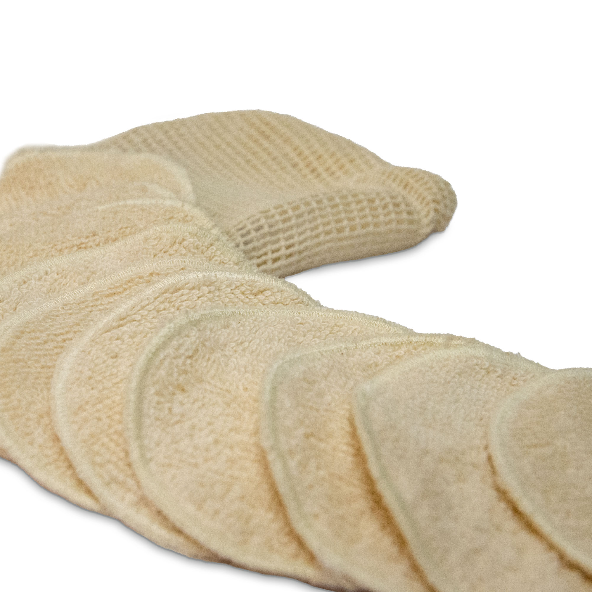 Übersichtsansicht der zehn ausgebreiteten Kosmetikpads