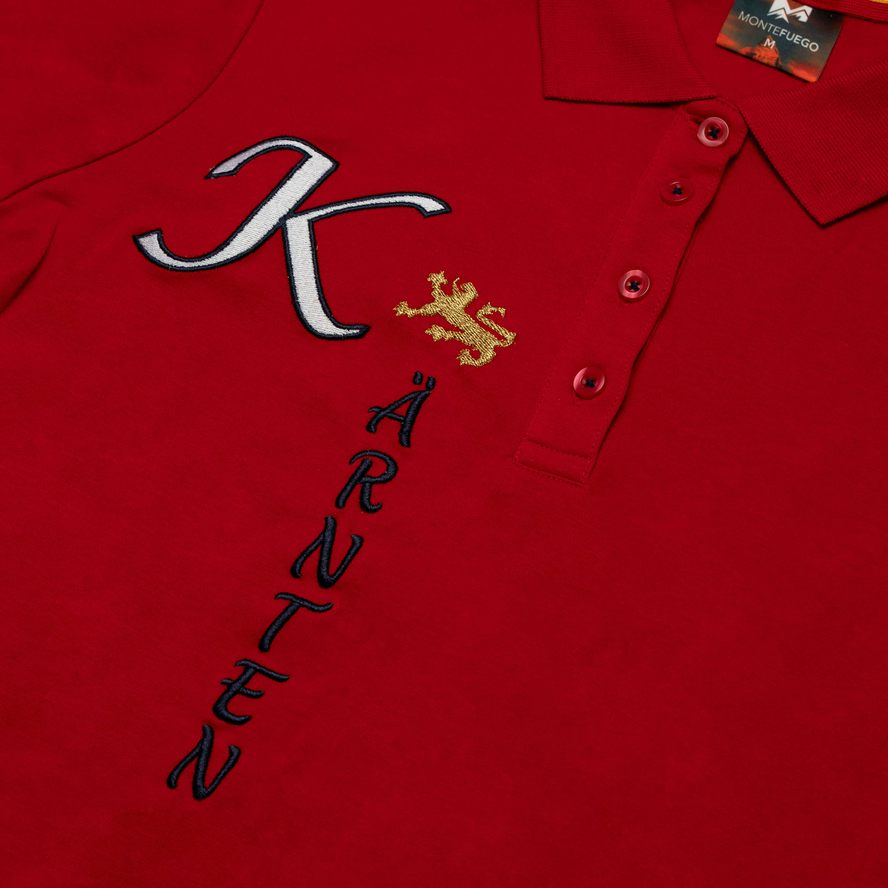 Detailansicht des Damen Polo "Kärnten", mit kurzem Arm, in der Farbe Rot, mit Kärnten Schriftzug vorne