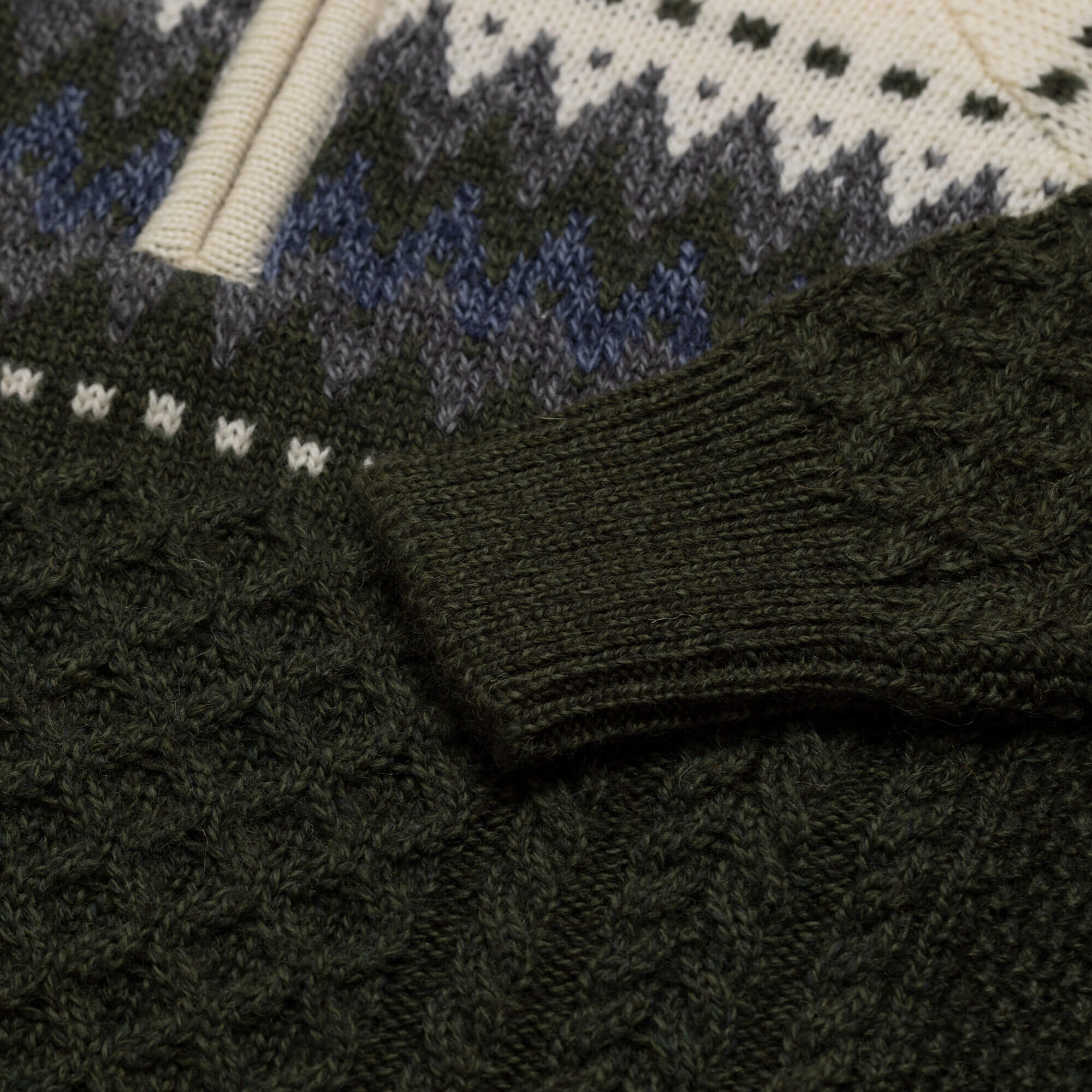 Detailansicht der Herren Norweger Pullover "Otto", in der Farbe Grün