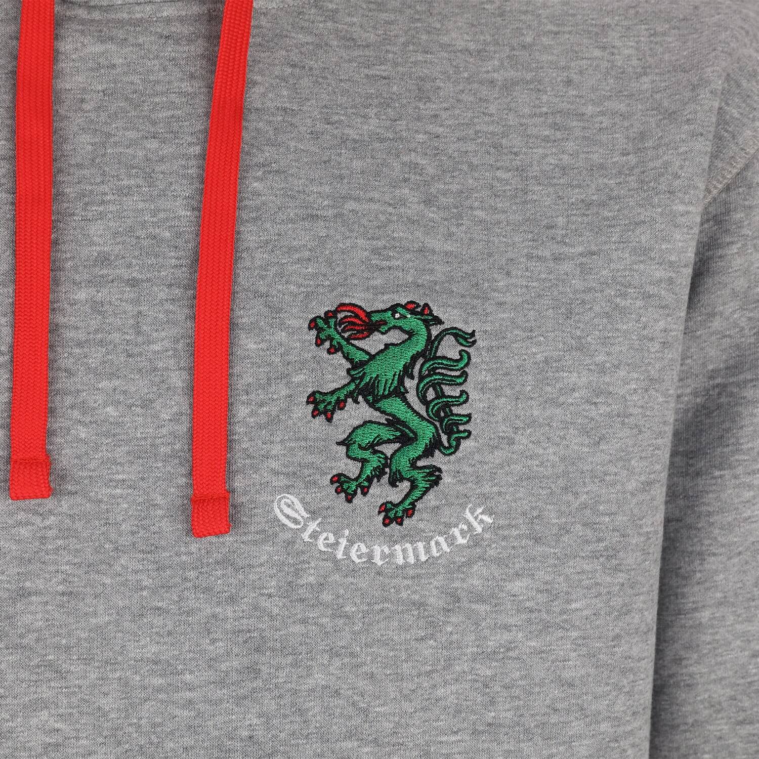 Vorderansicht des Herren Hoodies "Steiermark", in der Farbe Grau, Detail Stickerei