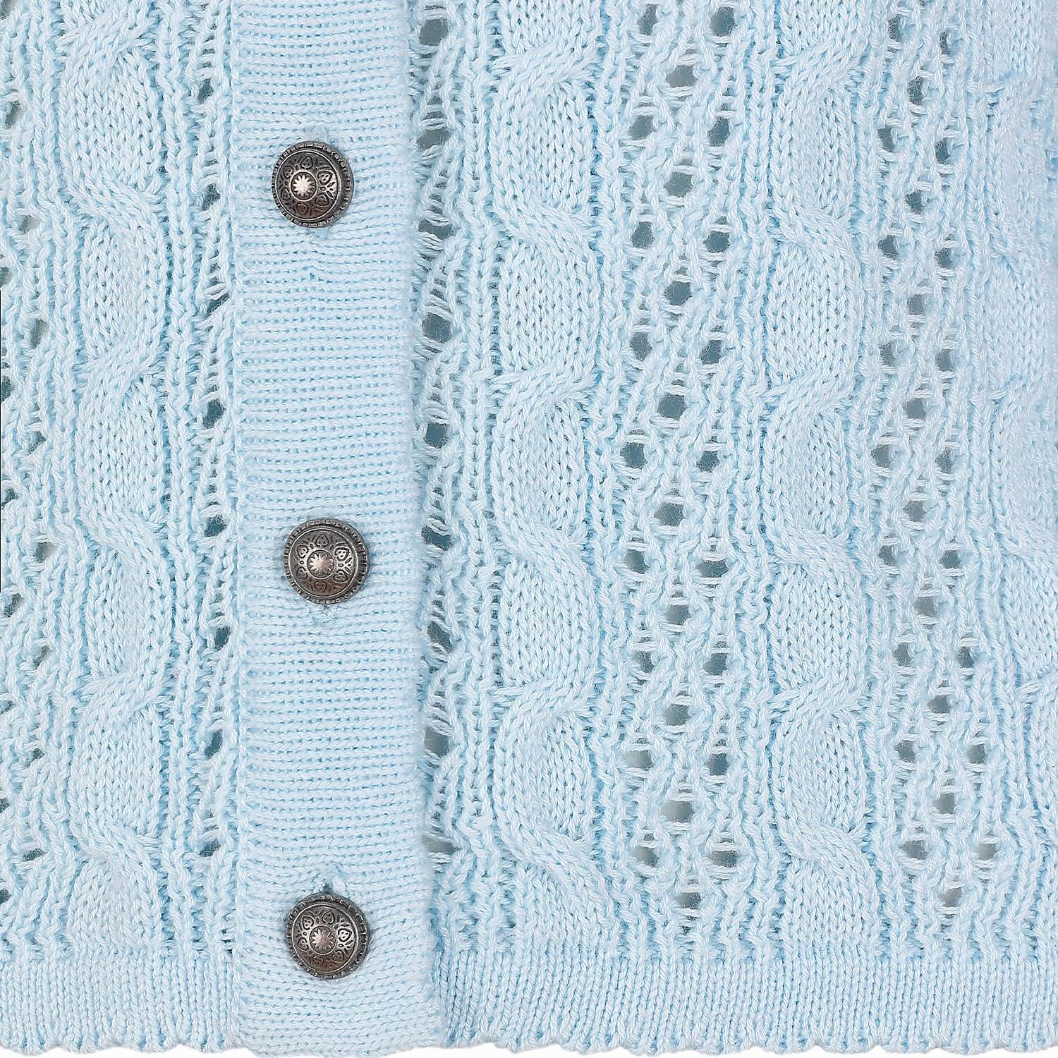 Vorderansicht der Damen Strickjacke "Elisabeth", in der Farbe Blau, Detail Material