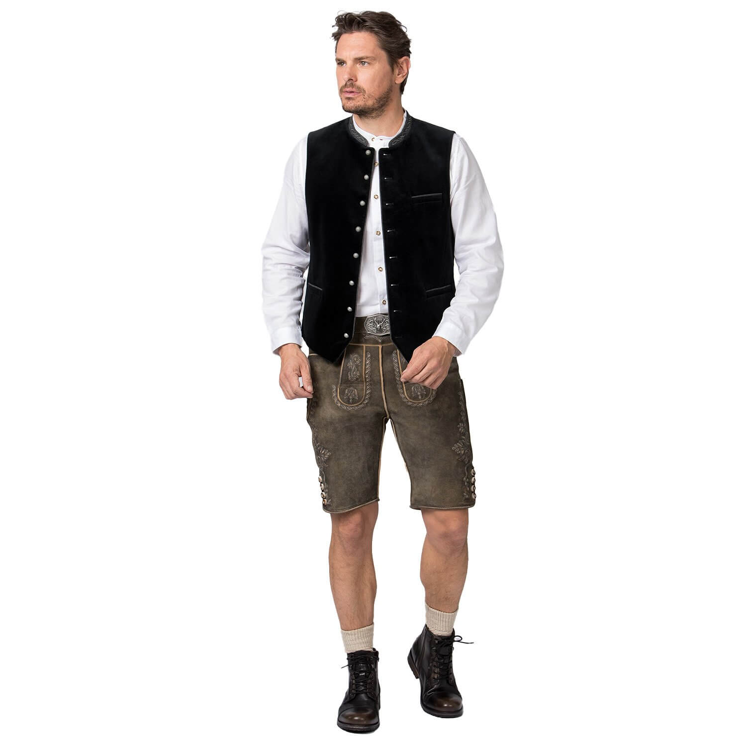 Vorderansicht des Herren Gilets "Lorenzo", in der Farbe Schwarz, von einem Modell getragen