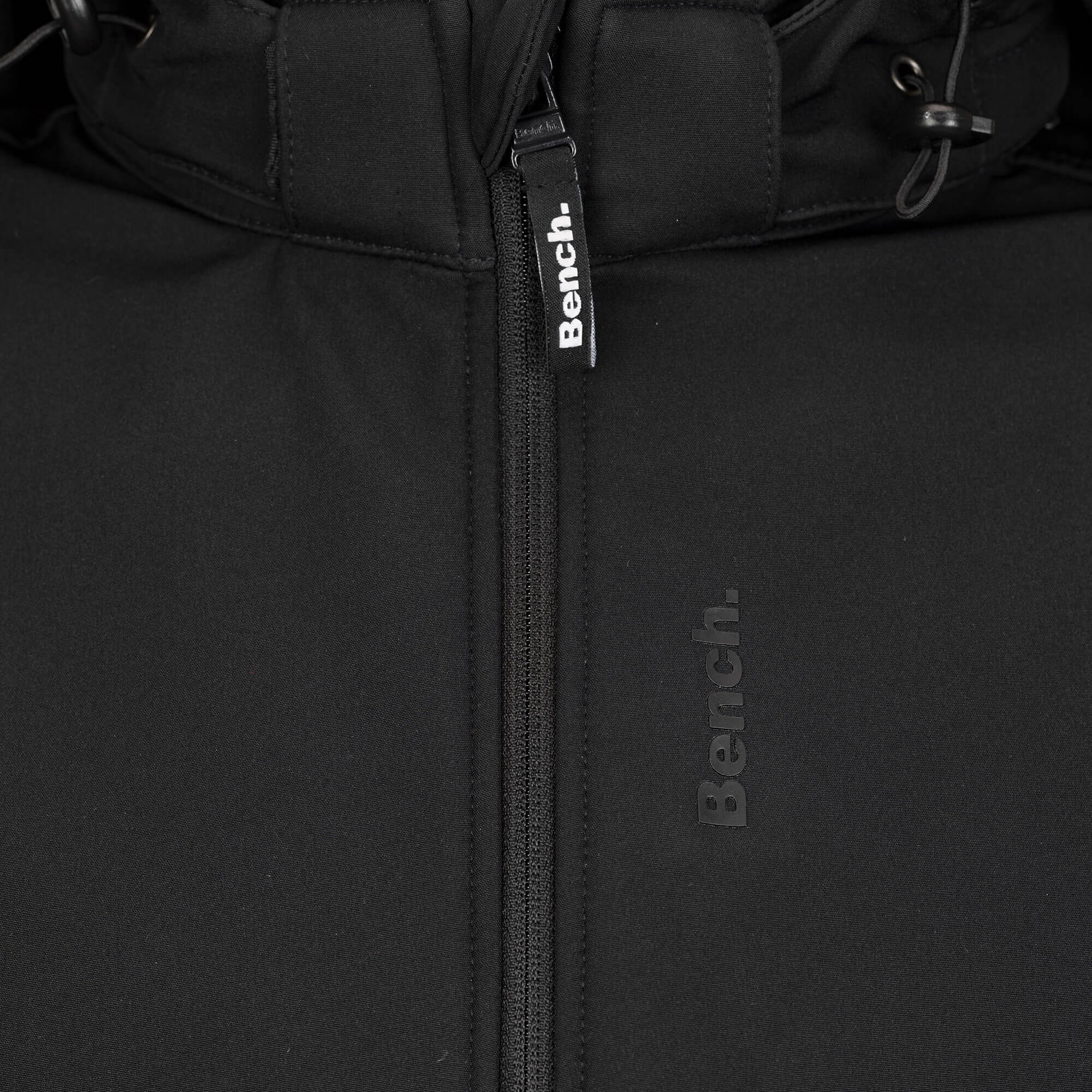 Detailansicht des Herren Softshell-Parka "Bench Black", Reißverschluss und Krage