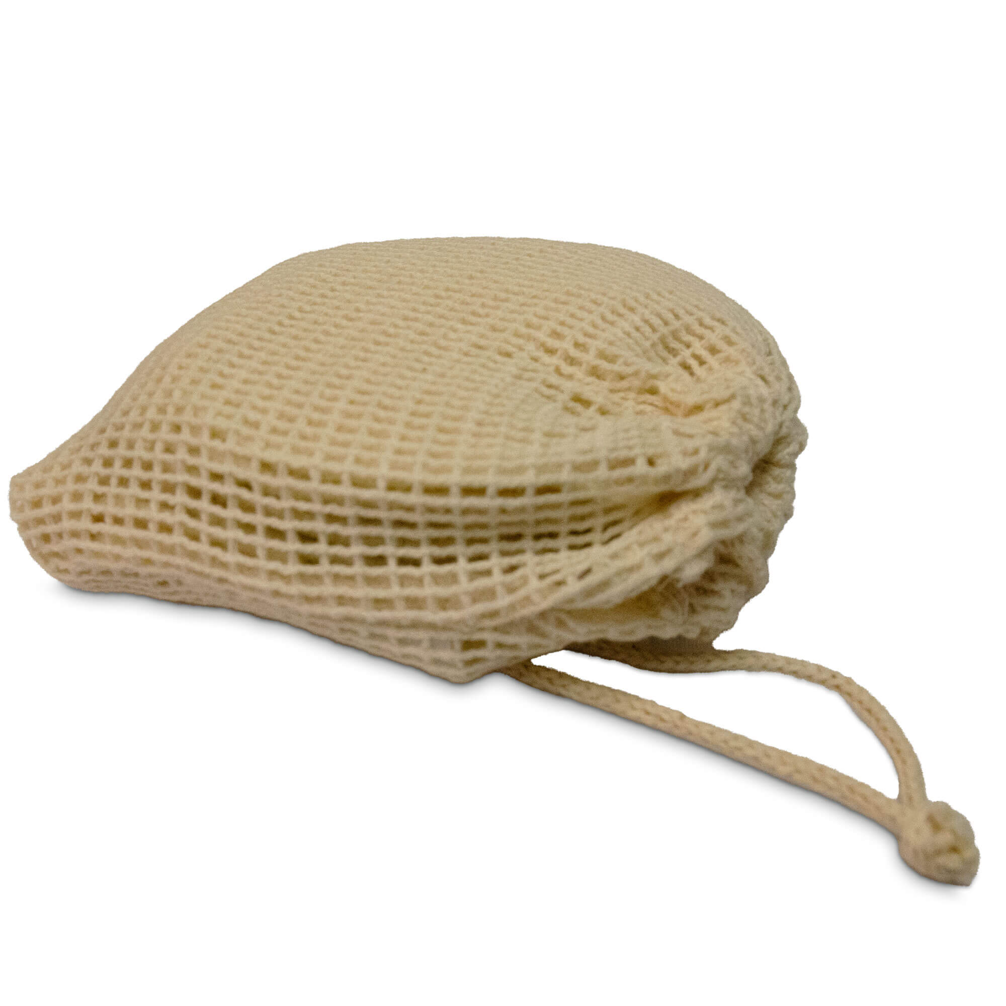 Seitenansicht der verpackten zehn Kosmetikpads in einem durchlässigen Säckchen