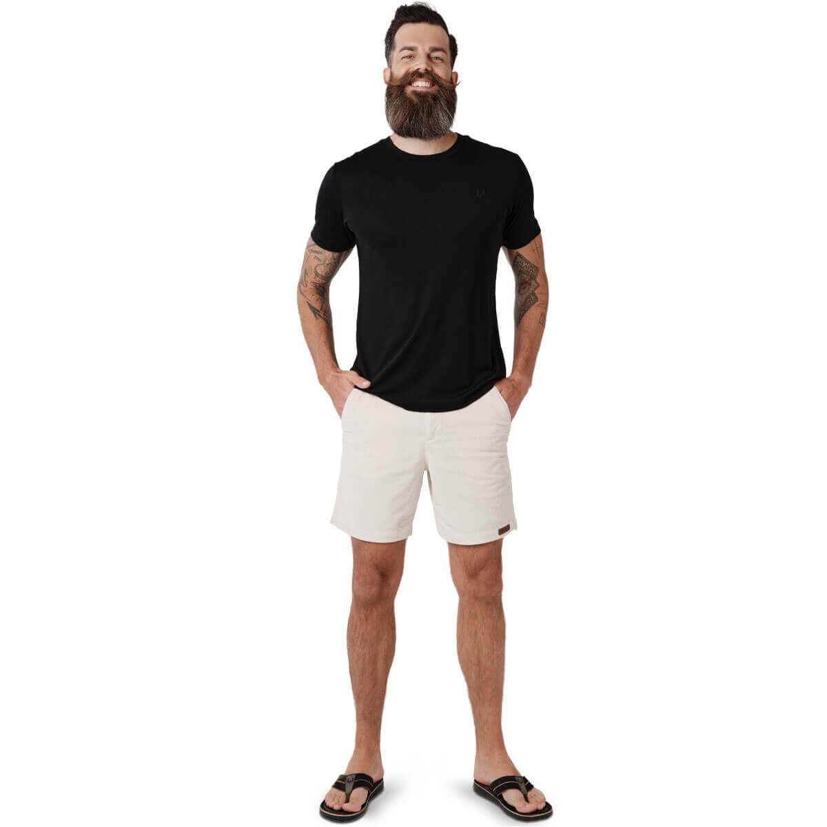 Vorderansicht Herren Cord Shorts "Sommer" in der Farbe Creme von einem Model getragen