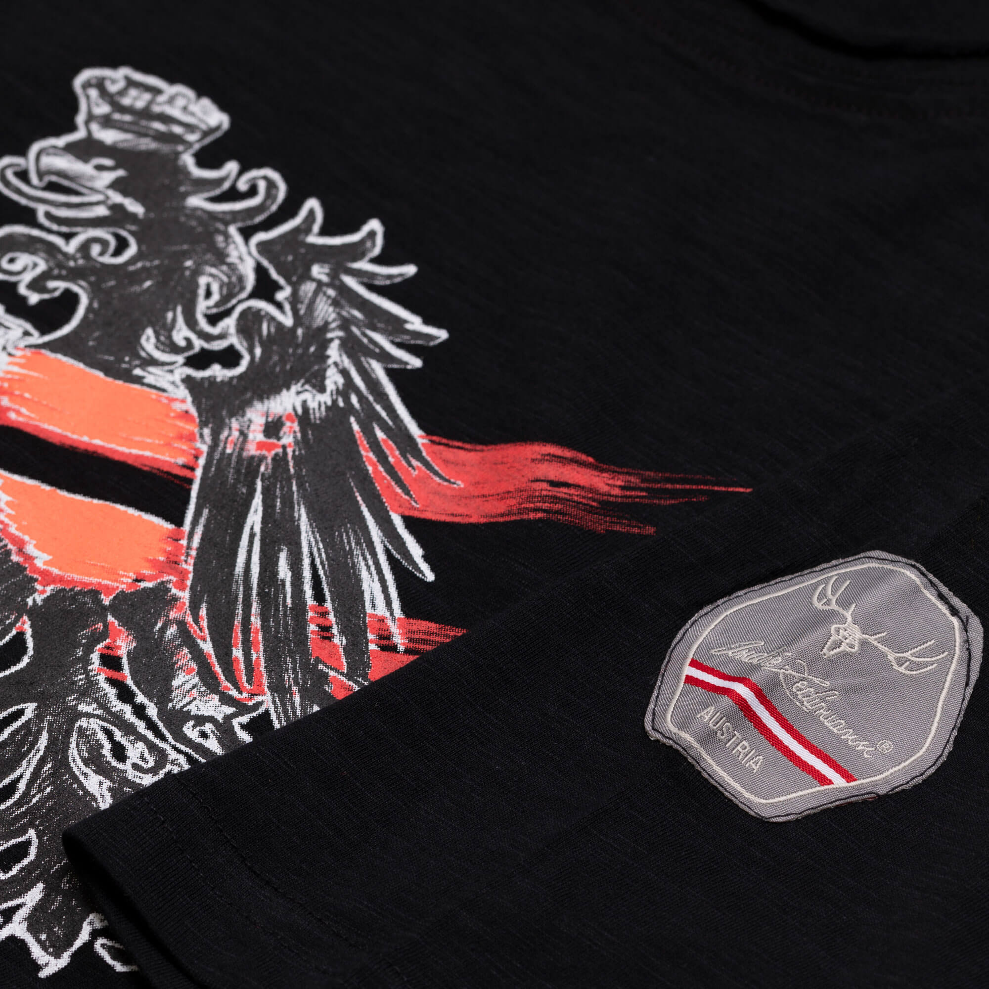  Detailansicht des Herren T-Shirt "Austria", in der Farbe Schwarz, mit Patch am Ärmel