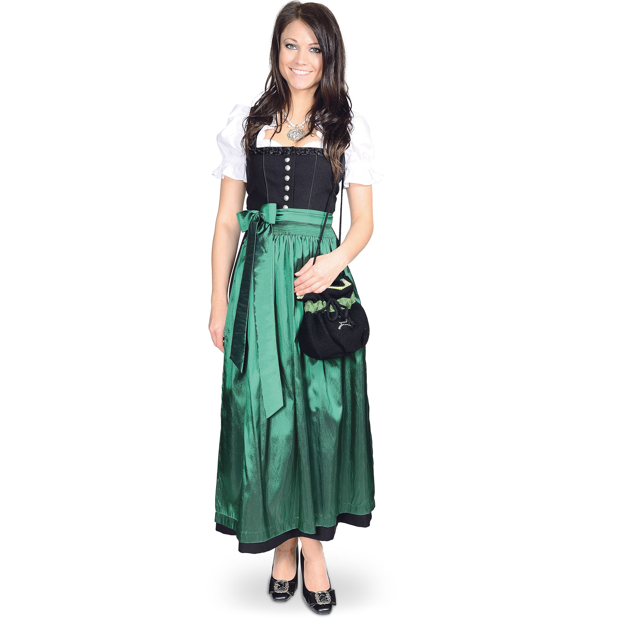 Schwarzes, langes Gastro-Dirndl mit silbernen Trachtenknöpfen und eckigem Ausschnitt, mit grüner Schürze, am Model getragen.