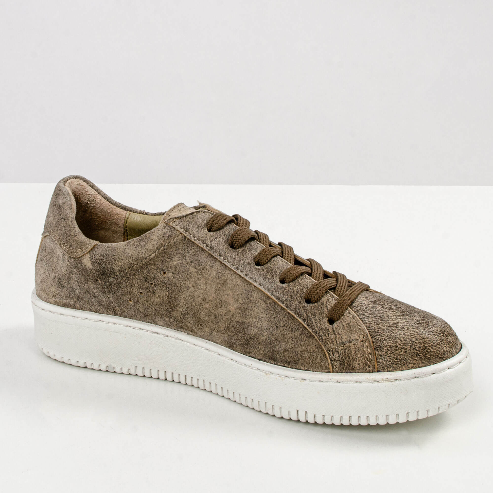 Einzelansicht des Damen Leder Sneaker 'Sandy' in Tabak, Vorderansicht, nach rechts schauend