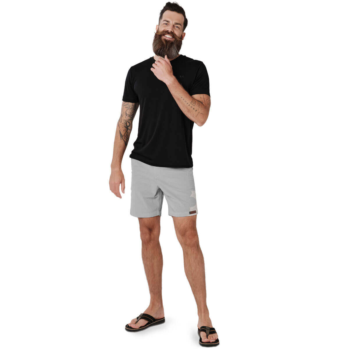 Herren Cord Shorts "Sommer" in der Farbe hellgrau wird von einem Model getragen