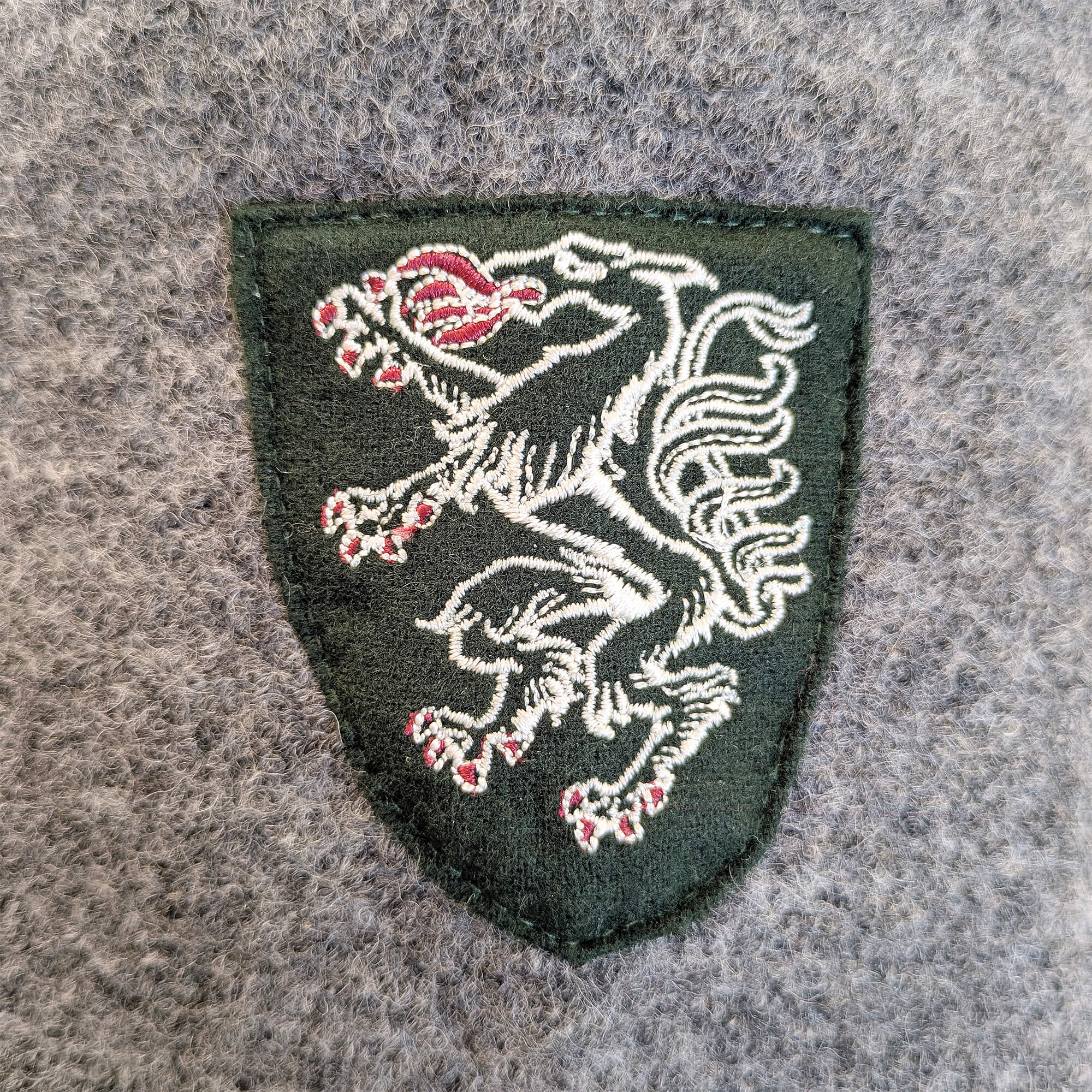 Detail vom Steiermark Wappen am Ärmel, grün-weiß gestickt, Herren Walkjacke Paul