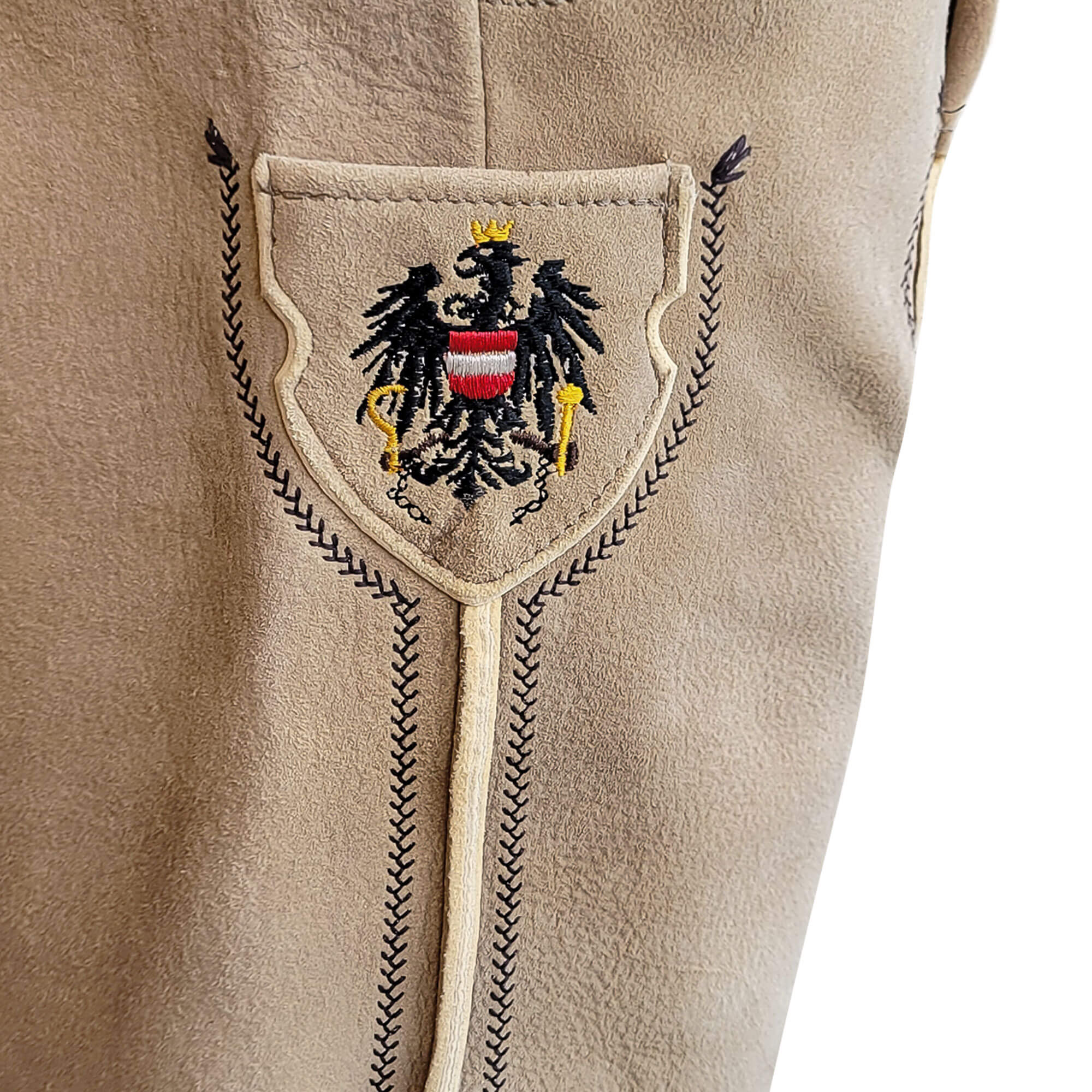 Detailansicht der Herren Hirschlederhose "Österreich", in der Farbe Honig